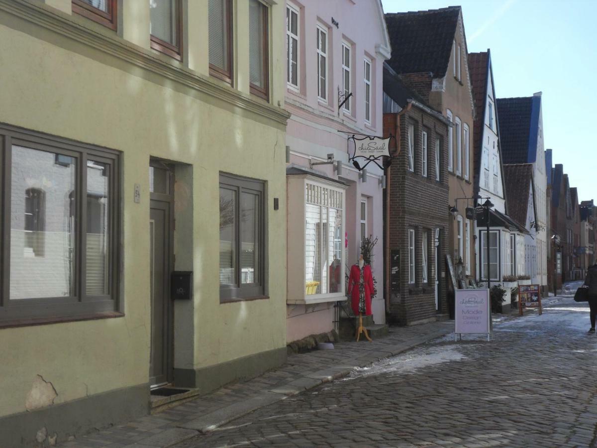 Privartzimmer 'Ausfahrt Freihalten' Husum  Exterior photo