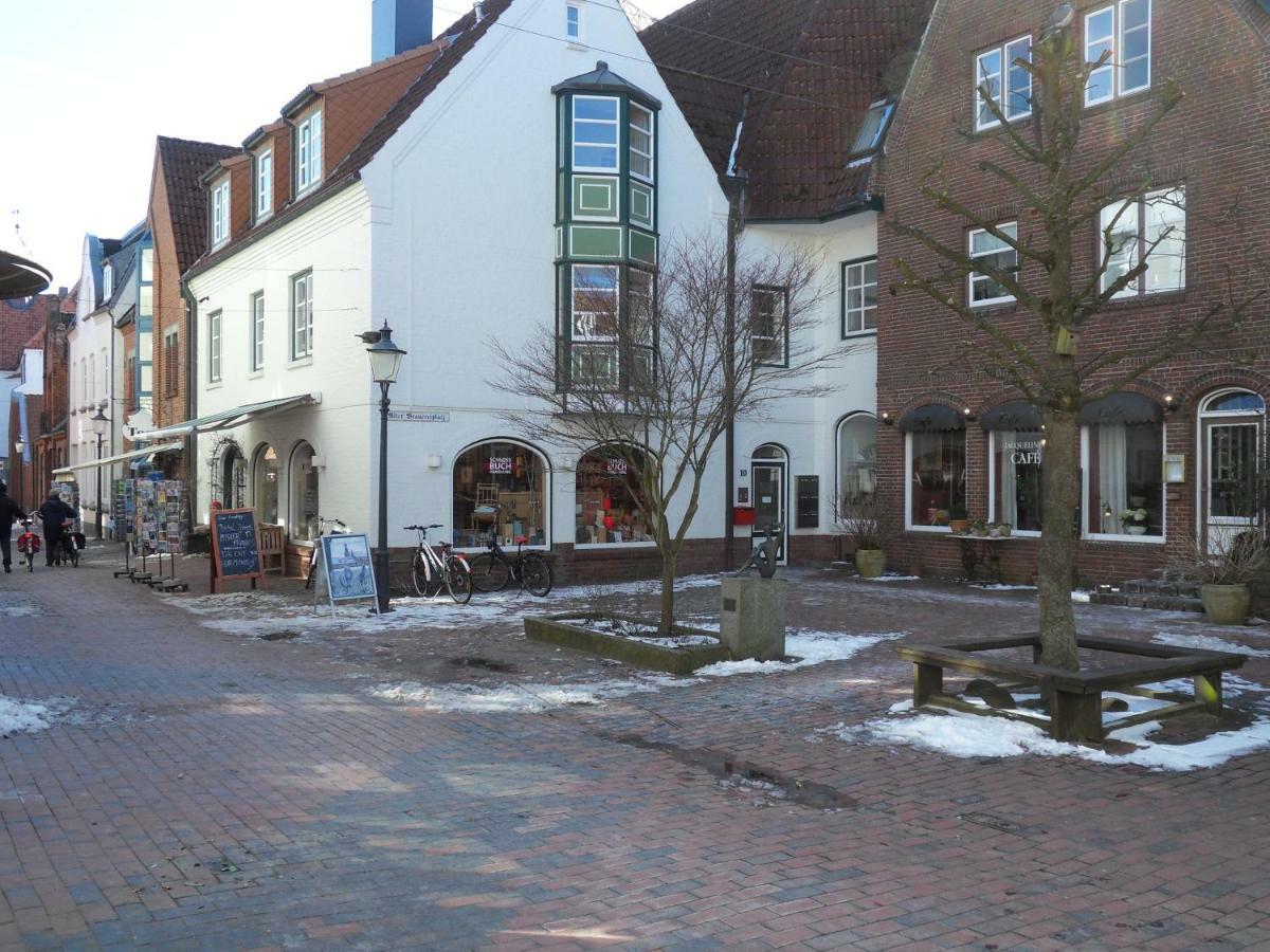 Privartzimmer 'Ausfahrt Freihalten' Husum  Exterior photo