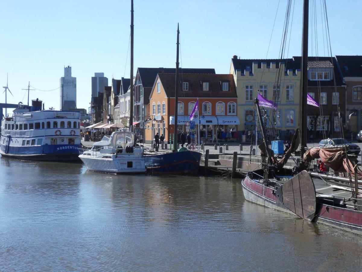 Privartzimmer 'Ausfahrt Freihalten' Husum  Exterior photo